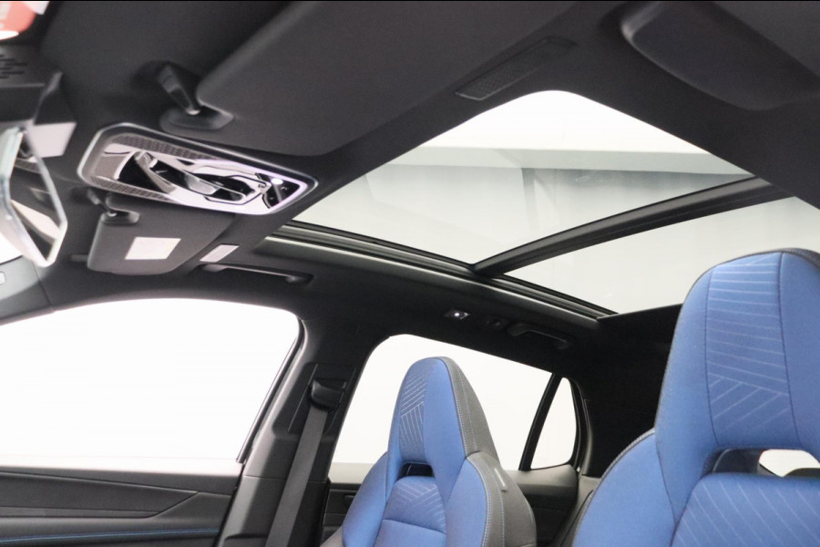 Lynk & Co 01 1.5 261PK Plug-in Hybrid Zwarte Hemel 360 Camera Pano/dak Apple/Carplay Adaptive/Cruise