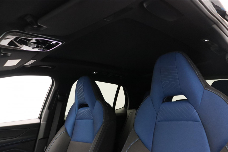 Lynk & Co 01 1.5 261PK Plug-in Hybrid Zwarte Hemel 360 Camera Pano/dak Apple/Carplay Adaptive/Cruise
