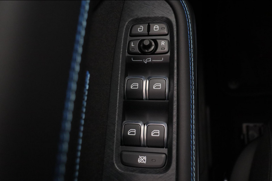 Lynk & Co 01 1.5 261PK Plug-in Hybrid Zwarte Hemel 360 Camera Pano/dak Apple/Carplay Adaptive/Cruise
