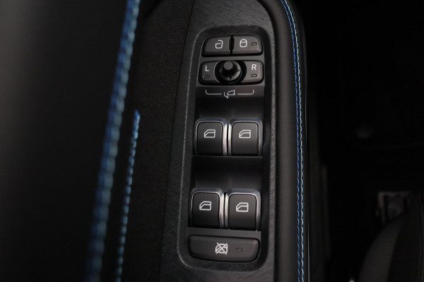 Lynk & Co 01 1.5 261PK Plug-in Hybrid Zwarte Hemel 360 Camera Pano/dak Apple/Carplay Adaptive/Cruise