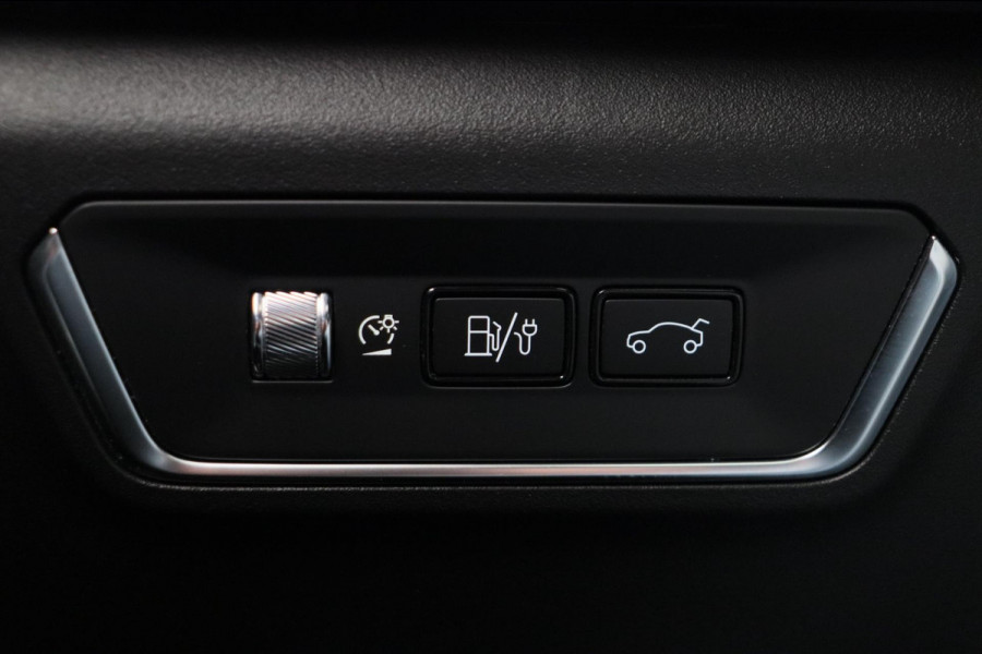 Lynk & Co 01 1.5 261PK Plug-in Hybrid Zwarte Hemel 360 Camera Pano/dak Apple/Carplay Adaptive/Cruise