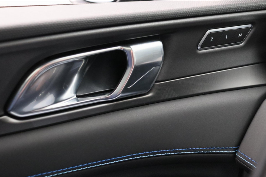 Lynk & Co 01 1.5 261PK Plug-in Hybrid Zwarte Hemel 360 Camera Pano/dak Apple/Carplay Adaptive/Cruise