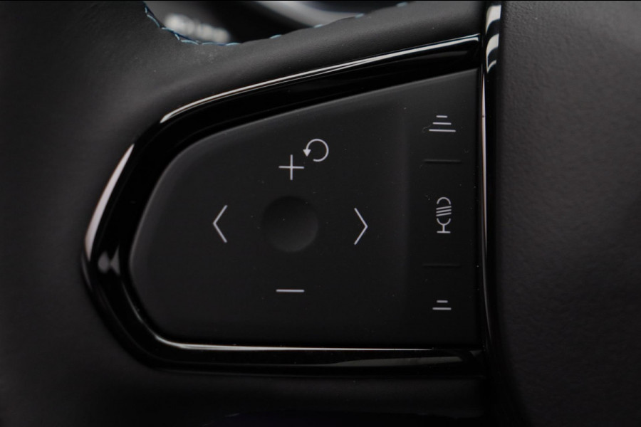 Lynk & Co 01 1.5 261PK Plug-in Hybrid Zwarte Hemel 360 Camera Pano/dak Apple/Carplay Adaptive/Cruise
