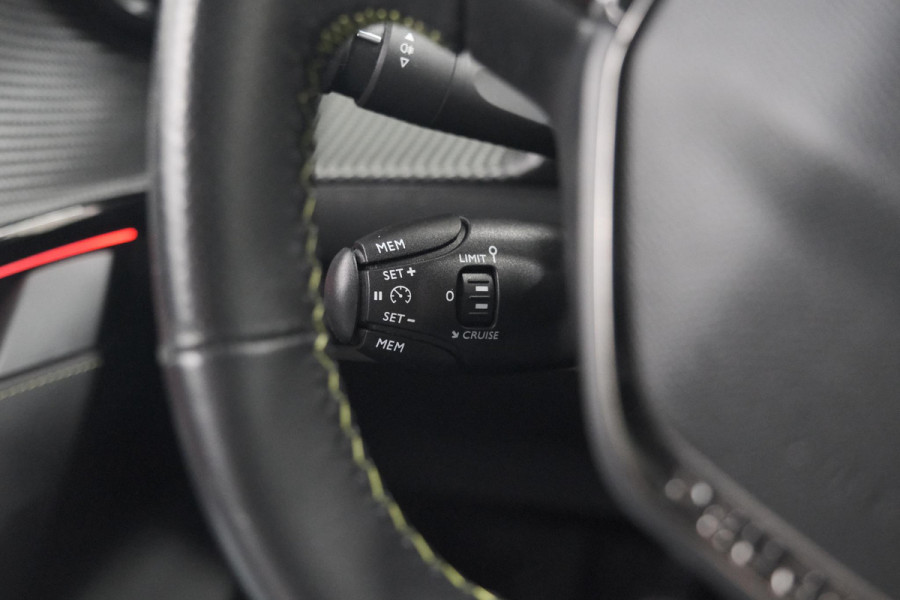 Peugeot 208 PureTech 100 GT-Line | Camera | Navigatie | Parkeersensoren | Apple Carplay