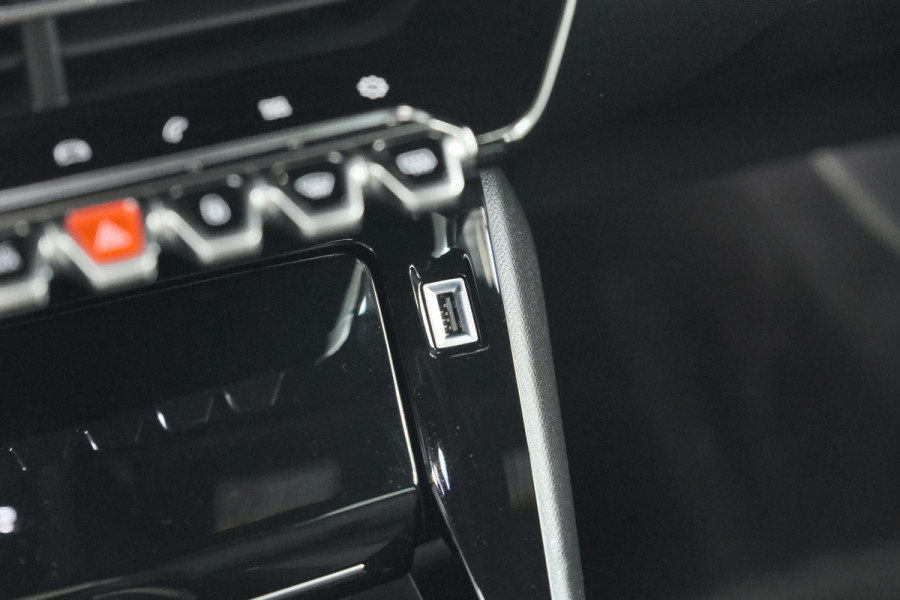 Peugeot 208 PureTech 100 GT-Line | Camera | Navigatie | Parkeersensoren | Apple Carplay
