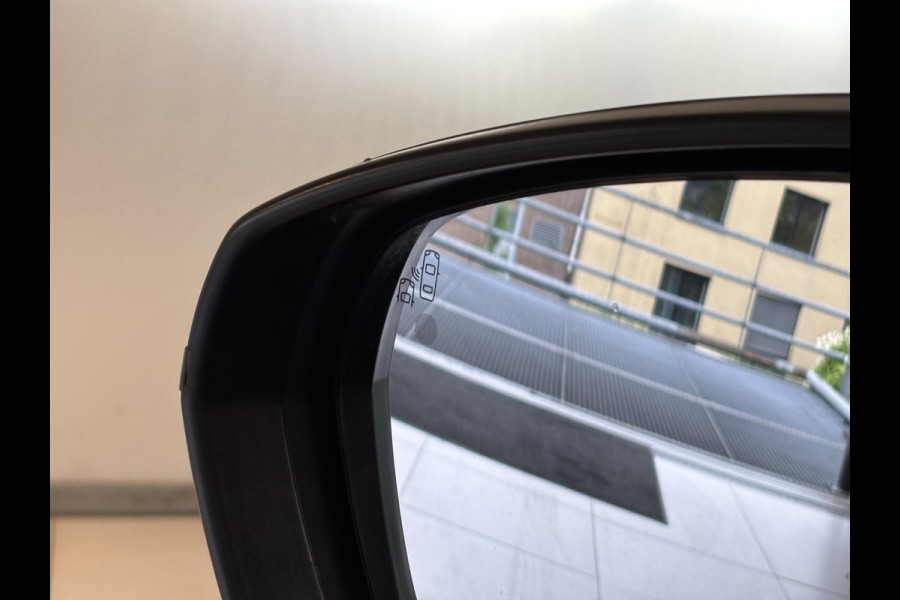 Peugeot 3008 1.2 PureTech GT Line Navigatie | Elektrische achterklep | Achteruitrijcamera | Dodehoekdetectie | NIEUWE DISTRIBUTIE