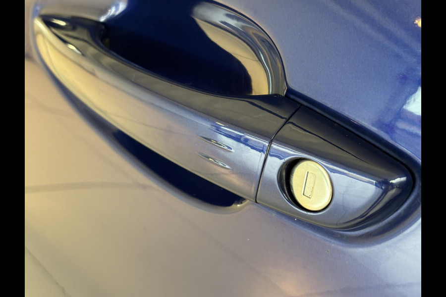 Peugeot 3008 1.2 PureTech GT Line Navigatie | Elektrische achterklep | Achteruitrijcamera | Dodehoekdetectie | NIEUWE DISTRIBUTIE