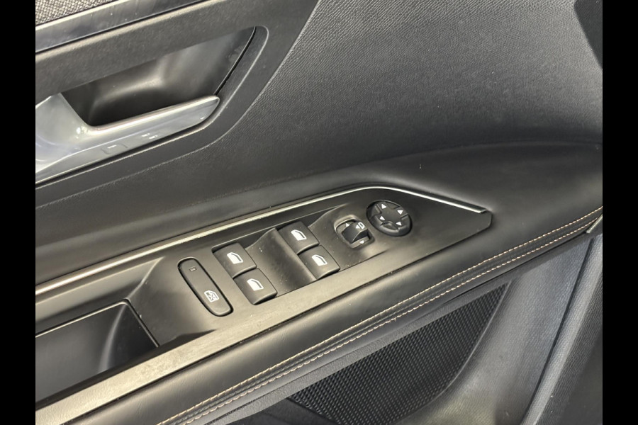 Peugeot 3008 1.2 PureTech GT Line Navigatie | Elektrische achterklep | Achteruitrijcamera | Dodehoekdetectie | NIEUWE DISTRIBUTIE