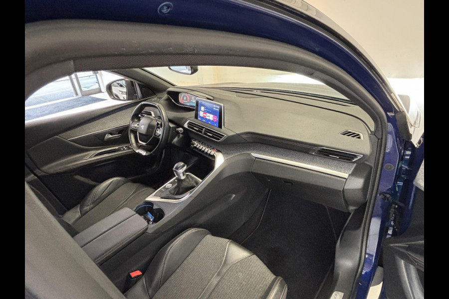 Peugeot 3008 1.2 PureTech GT Line Navigatie | Elektrische achterklep | Achteruitrijcamera | Dodehoekdetectie | NIEUWE DISTRIBUTIE