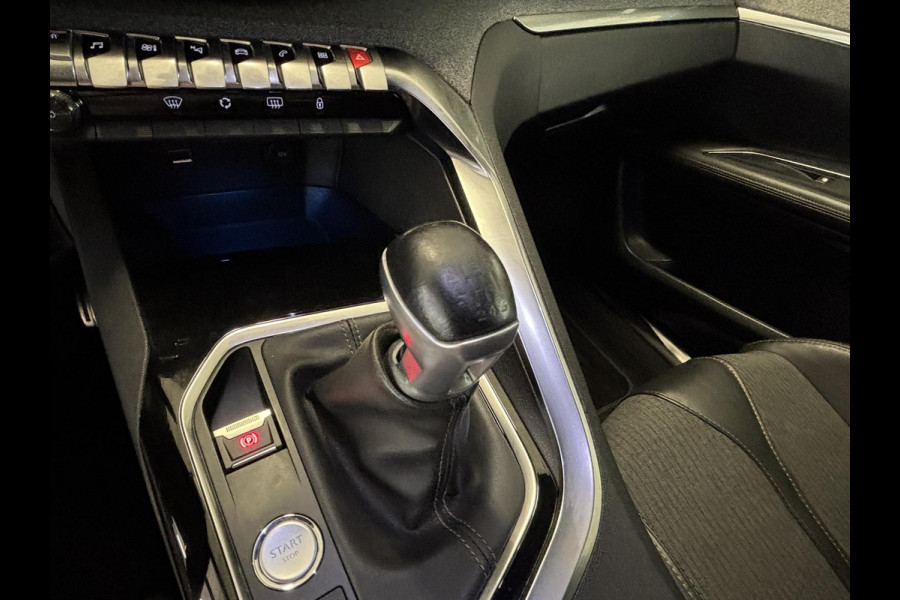 Peugeot 3008 1.2 PureTech GT Line Navigatie | Elektrische achterklep | Achteruitrijcamera | Dodehoekdetectie | NIEUWE DISTRIBUTIE