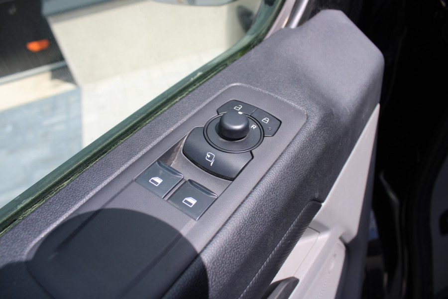 Ford Transit Custom 320 2.0 TDCI L2H1 Trend 170pk - Navigatie - LED koplampen - Camera - Trekhaak - Rijklaar