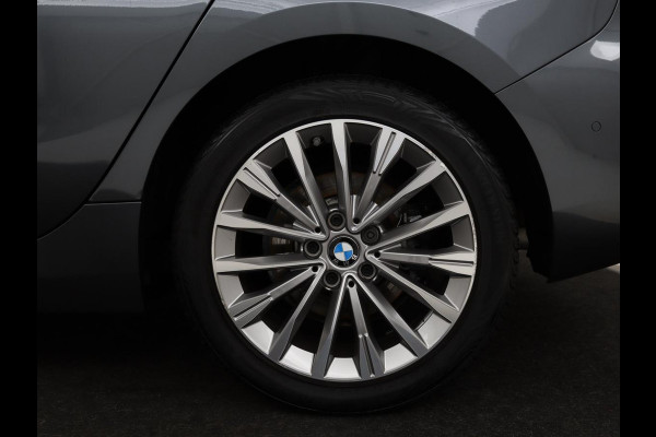 BMW 1-serie 118i Business Edition | Luxury Line | Panoramadak | Leder | Stoel & stuurverwarming | Camera | Carplay | Full LED | Live Cockpit | Navigatie | HiFi System | Parkeerhulp | Climate control