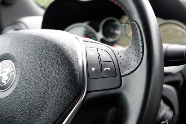 Alfa Romeo MiTo 0.9 T. Air Sport 105pk Navi 1ste Eigen! Rijklaar 12MND BOVAG