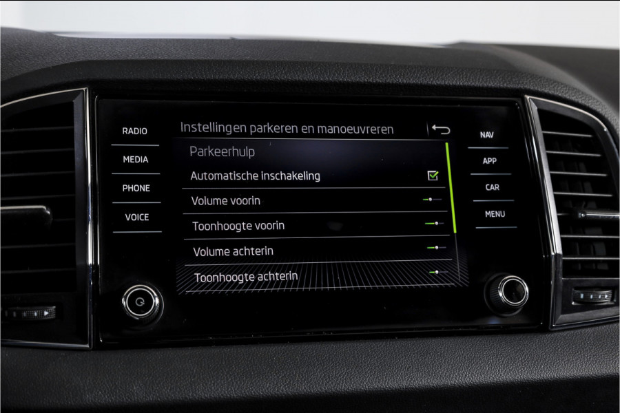 Škoda Karoq 1.5 TSI ACT 150 PK Business Edition Plus - Automaat | Dig.Cockpit | Adapt.Cruise | Stoel-+Stuurverw. | PDC | Camera | NAV + App.Connect | ECC | DAB | LM 17" |