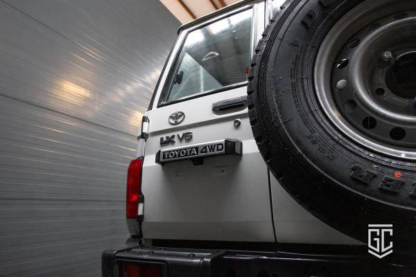 Toyota Land Cruiser GRJ76 E