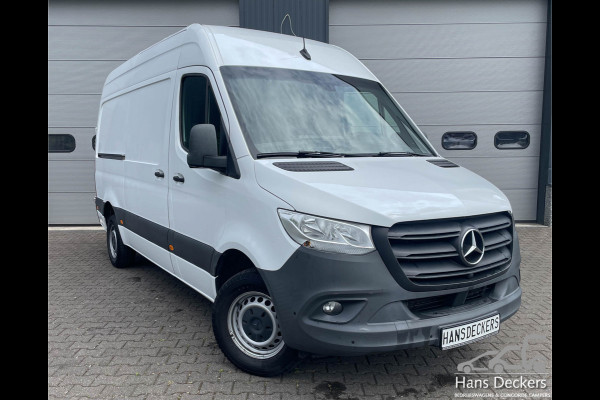 Mercedes-Benz Sprinter 317 L2H2 MBUX 170PK Airco Navigatie Trekhaak Camera Parkeersensoren BPM Vrij