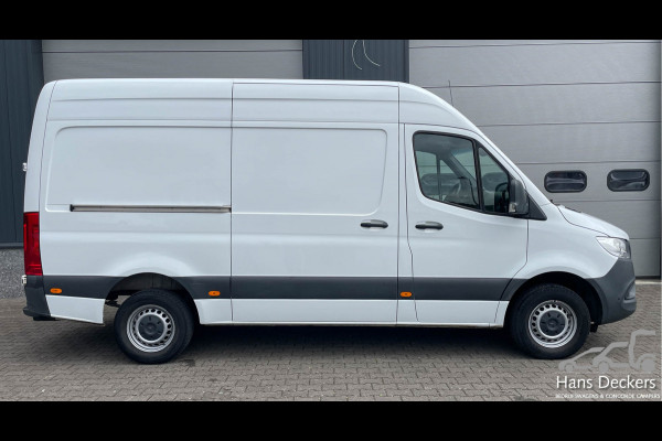 Mercedes-Benz Sprinter 317 L2H2 MBUX 170PK Airco Navigatie Trekhaak Camera Parkeersensoren BPM Vrij