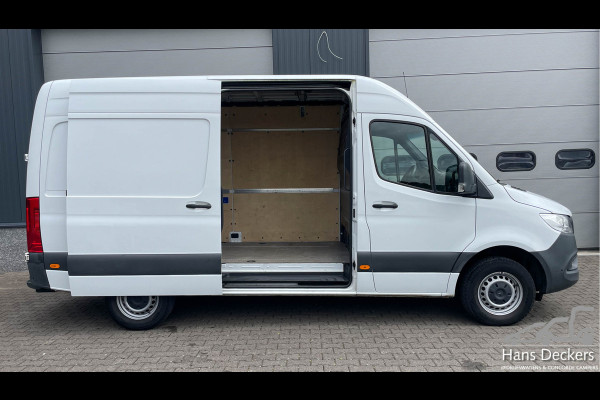 Mercedes-Benz Sprinter 317 L2H2 MBUX 170PK Airco Navigatie Trekhaak Camera Parkeersensoren BPM Vrij