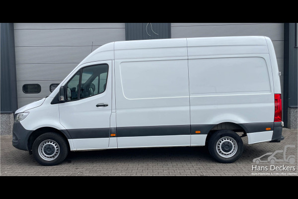 Mercedes-Benz Sprinter 317 L2H2 MBUX 170PK Airco Navigatie Trekhaak Camera Parkeersensoren BPM Vrij
