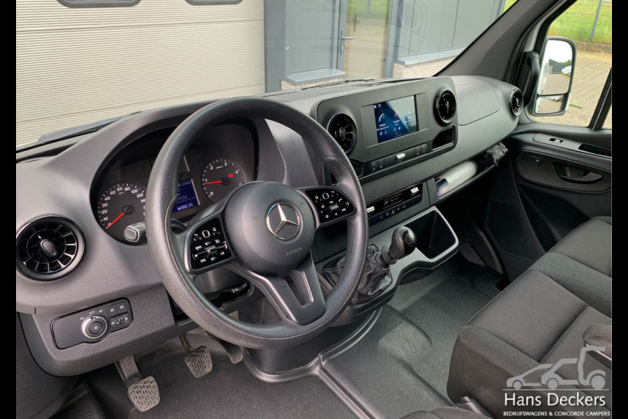 Mercedes-Benz Sprinter 317 L2H2 MBUX 170PK Airco Navigatie Trekhaak Camera Parkeersensoren BPM Vrij