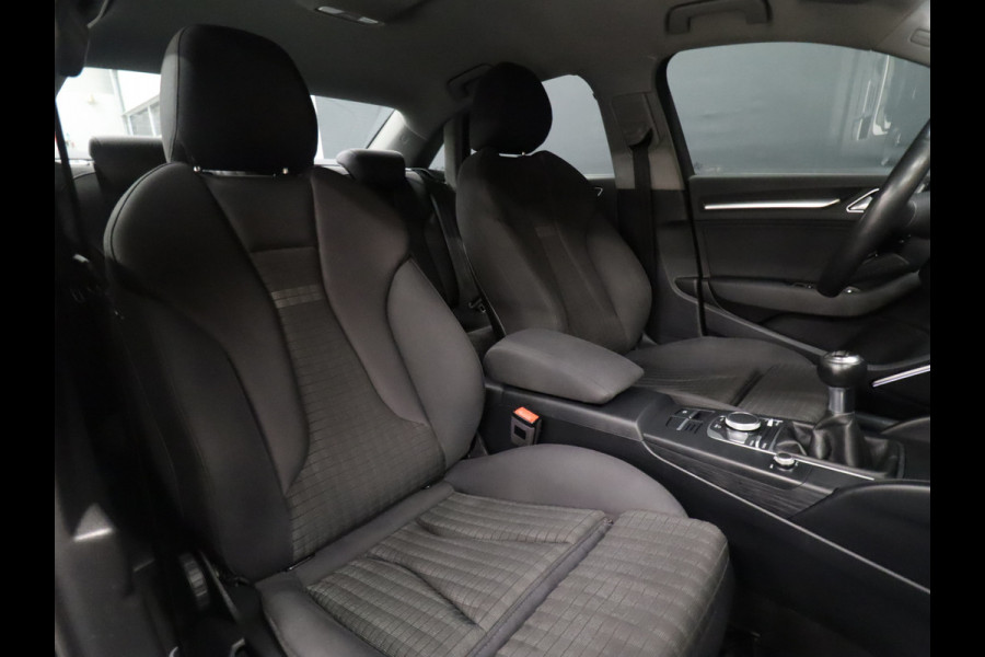 Audi A3 Limousine 1.5 TFSI CoD Sport Lease Edition [TREKHAAK INKLAPBAAR, PARKEERSENSOR ACHTER, NAVIGATIE, CRUISE CONTROL, AIRCO, NIEUWSTAAT]