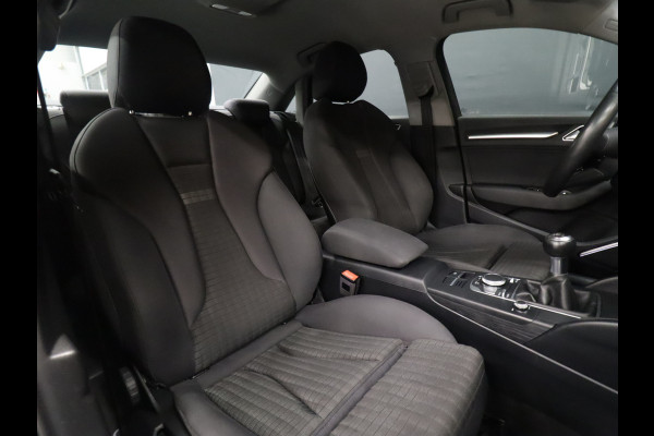Audi A3 Limousine 1.5 TFSI CoD Sport Lease Edition [TREKHAAK INKLAPBAAR, PARKEERSENSOR ACHTER, NAVIGATIE, CRUISE CONTROL, AIRCO, NIEUWSTAAT]