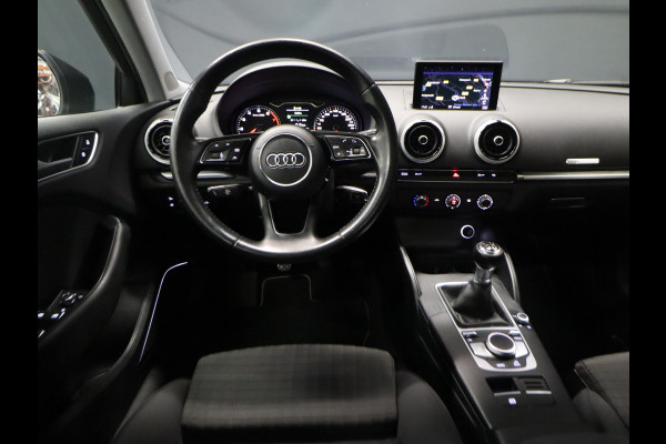 Audi A3 Limousine 1.5 TFSI CoD Sport Lease Edition [TREKHAAK INKLAPBAAR, PARKEERSENSOR ACHTER, NAVIGATIE, CRUISE CONTROL, AIRCO, NIEUWSTAAT]