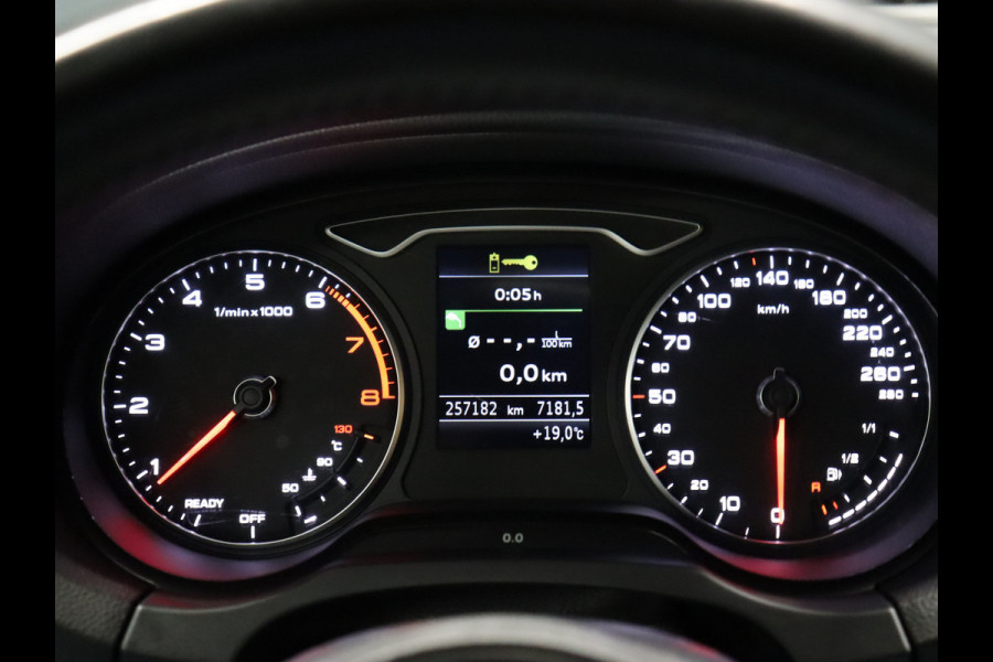 Audi A3 Limousine 1.5 TFSI CoD Sport Lease Edition [TREKHAAK INKLAPBAAR, PARKEERSENSOR ACHTER, NAVIGATIE, CRUISE CONTROL, AIRCO, NIEUWSTAAT]