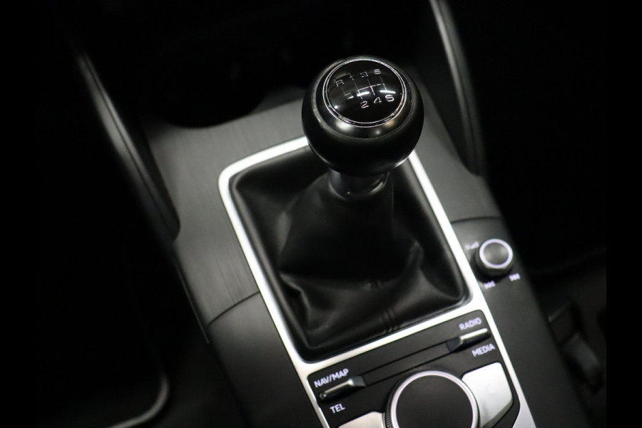 Audi A3 Limousine 1.5 TFSI CoD Sport Lease Edition [TREKHAAK INKLAPBAAR, PARKEERSENSOR ACHTER, NAVIGATIE, CRUISE CONTROL, AIRCO, NIEUWSTAAT]