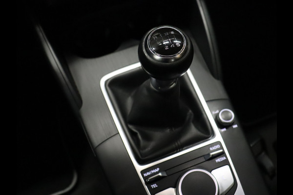Audi A3 Limousine 1.5 TFSI CoD Sport Lease Edition [TREKHAAK INKLAPBAAR, PARKEERSENSOR ACHTER, NAVIGATIE, CRUISE CONTROL, AIRCO, NIEUWSTAAT]