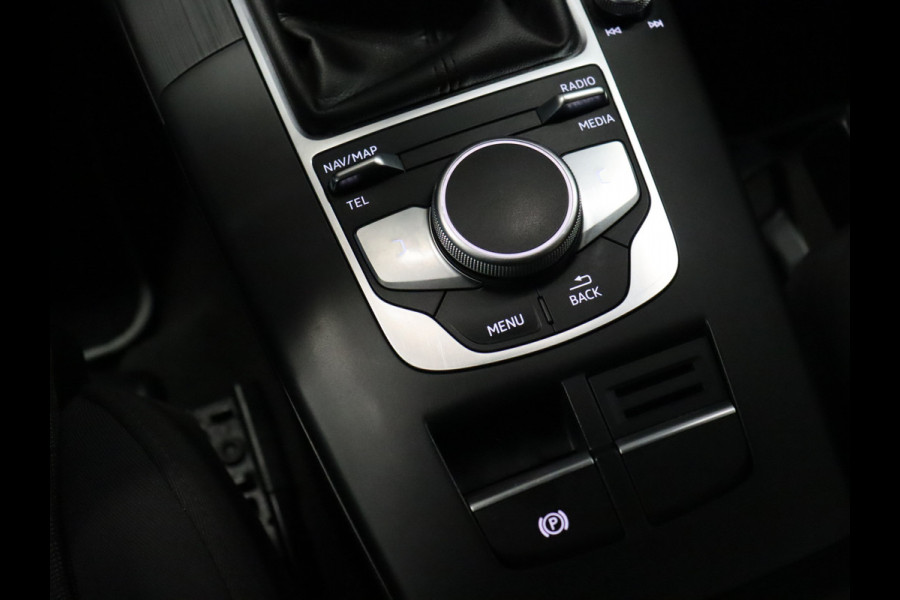 Audi A3 Limousine 1.5 TFSI CoD Sport Lease Edition [TREKHAAK INKLAPBAAR, PARKEERSENSOR ACHTER, NAVIGATIE, CRUISE CONTROL, AIRCO, NIEUWSTAAT]