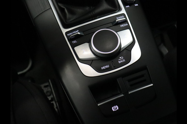 Audi A3 Limousine 1.5 TFSI CoD Sport Lease Edition [TREKHAAK INKLAPBAAR, PARKEERSENSOR ACHTER, NAVIGATIE, CRUISE CONTROL, AIRCO, NIEUWSTAAT]