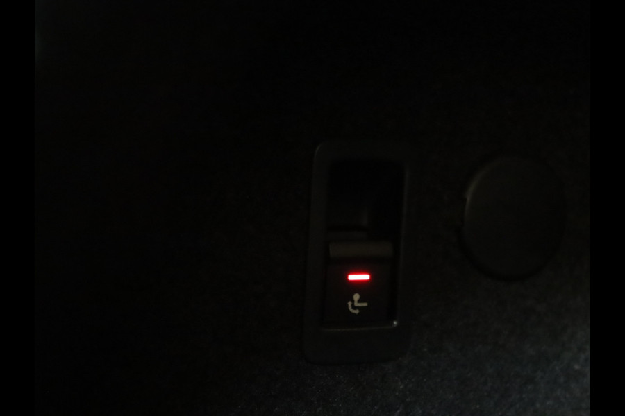 Audi A3 Limousine 1.5 TFSI CoD Sport Lease Edition [TREKHAAK INKLAPBAAR, PARKEERSENSOR ACHTER, NAVIGATIE, CRUISE CONTROL, AIRCO, NIEUWSTAAT]