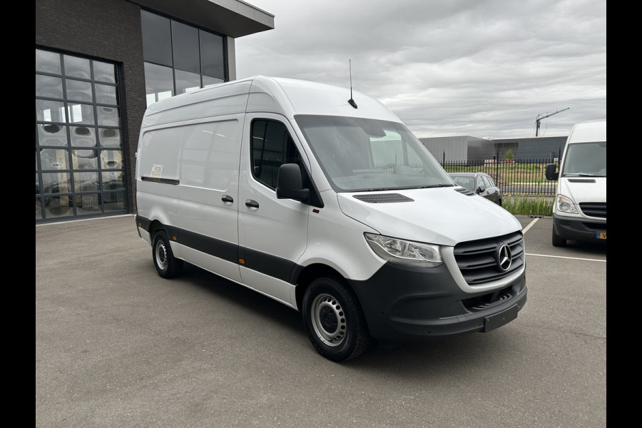 Mercedes-Benz Sprinter 316 CDI L2 H2 3500KG Trekhaak / MBUX / Camera / Navigatie / Parkeersensoren / Airco / 270 Graden achterdeuren