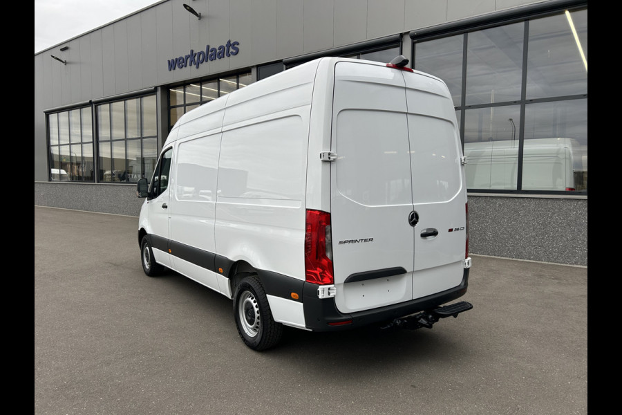 Mercedes-Benz Sprinter 316 CDI L2 H2 3500KG Trekhaak / MBUX / Camera / Navigatie / Parkeersensoren / Airco / 270 Graden achterdeuren