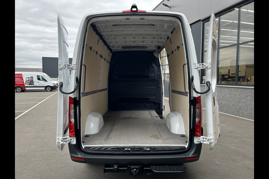 Mercedes-Benz Sprinter 316 CDI L2 H2 3500KG Trekhaak / MBUX / Camera / Navigatie / Parkeersensoren / Airco / 270 Graden achterdeuren