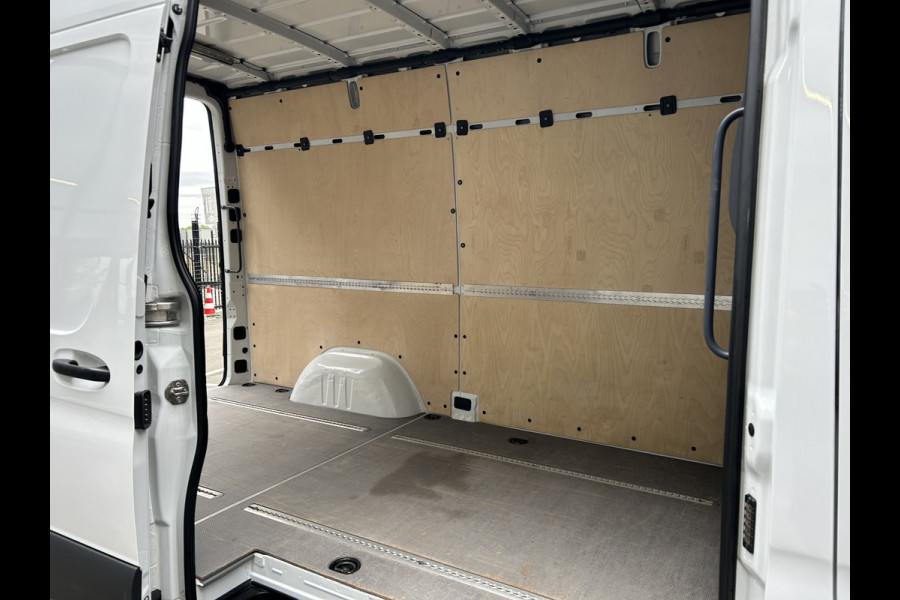 Mercedes-Benz Sprinter 316 CDI L2 H2 3500KG Trekhaak / MBUX / Camera / Navigatie / Parkeersensoren / Airco / 270 Graden achterdeuren