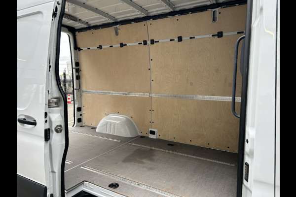 Mercedes-Benz Sprinter 316 CDI L2 H2 3500KG Trekhaak / MBUX / Camera / Navigatie / Parkeersensoren / Airco / 270 Graden achterdeuren