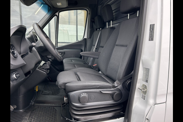 Mercedes-Benz Sprinter 316 CDI L2 H2 3500KG Trekhaak / MBUX / Camera / Navigatie / Parkeersensoren / Airco / 270 Graden achterdeuren