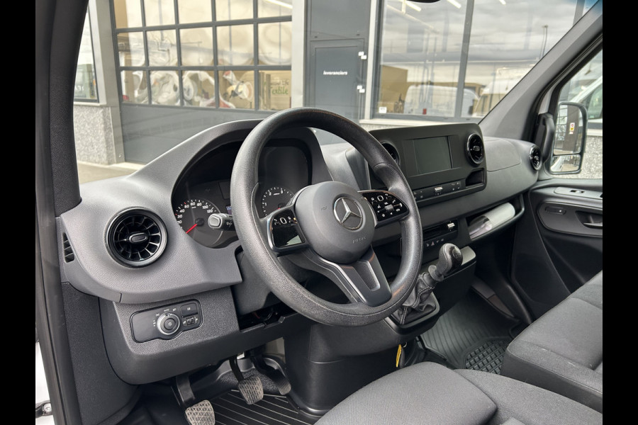 Mercedes-Benz Sprinter 316 CDI L2 H2 3500KG Trekhaak / MBUX / Camera / Navigatie / Parkeersensoren / Airco / 270 Graden achterdeuren