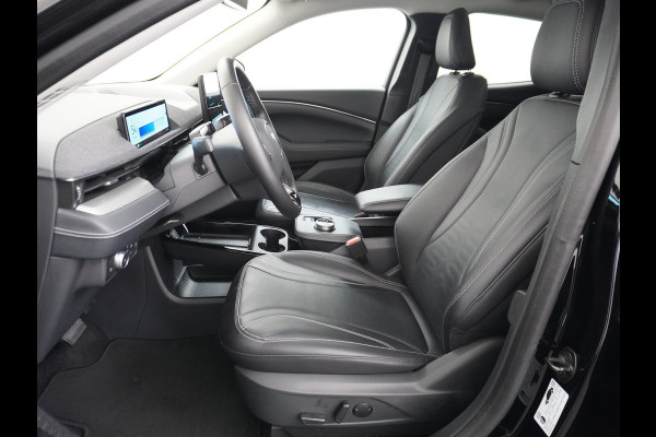 Ford Mustang Mach-E Extended RWD 98 kWh Leer Pano-Dak Auto-Pilot-Adaptive Cruise+Lane Centring Assist en Stop&Go Apple-Android Carplay 360-gr Elektr.verst.Stoelen+geheugen+Verwarmd Bang & OlufsenDual-ECC Fully Active Park Assist Elektr.Achterklep BLISS Driver Alert One-pedal-drive Lane Change Warning en Lane Centering Assist FordKeyless Entry Grootste-Accu+Bereik  59.000 nieuw