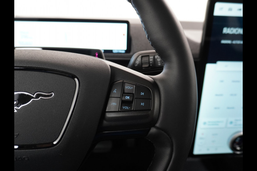 Ford Mustang Mach-E Extended RWD 98 kWh Leer Pano-Dak Auto-Pilot-Adaptive Cruise+Lane Centring Assist en Stop&Go Apple-Android Carplay 360-gr Elektr.verst.Stoelen+geheugen+Verwarmd Bang & OlufsenDual-ECC Fully Active Park Assist Elektr.Achterklep BLISS Driver Alert One-pedal-drive Lane Change Warning en Lane Centering Assist FordKeyless Entry Grootste-Accu+Bereik  59.000 nieuw