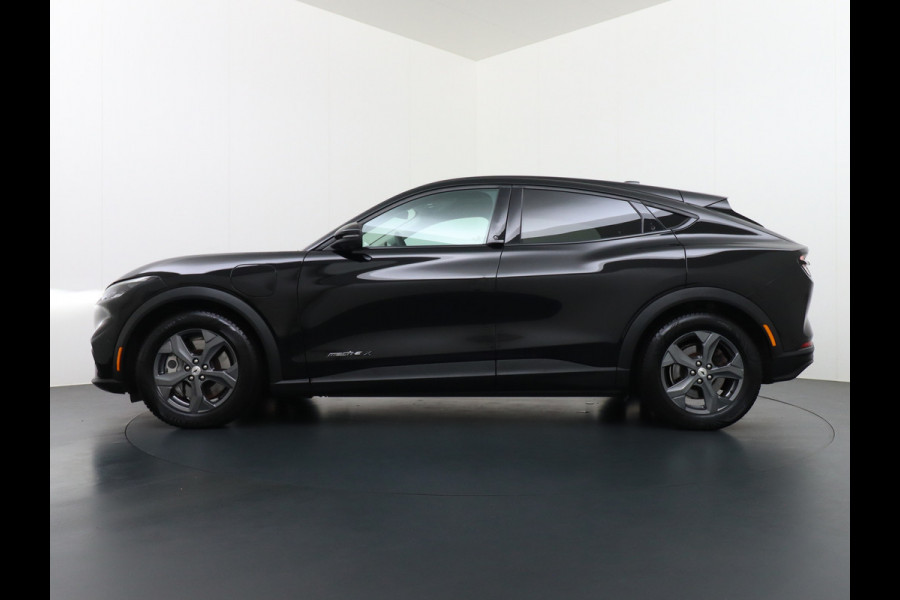Ford Mustang Mach-E Extended RWD 98 kWh Leer Pano-Dak Auto-Pilot-Adaptive Cruise+Lane Centring Assist en Stop&Go Apple-Android Carplay 360-gr Elektr.verst.Stoelen+geheugen+Verwarmd Bang & OlufsenDual-ECC Fully Active Park Assist Elektr.Achterklep BLISS Driver Alert One-pedal-drive Lane Change Warning en Lane Centering Assist FordKeyless Entry Grootste-Accu+Bereik  59.000 nieuw