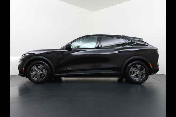 Ford Mustang Mach-E Extended RWD 98 kWh Leer Pano-Dak Auto-Pilot-Adaptive Cruise+Lane Centring Assist en Stop&Go Apple-Android Carplay 360-gr Elektr.verst.Stoelen+geheugen+Verwarmd Bang & OlufsenDual-ECC Fully Active Park Assist Elektr.Achterklep BLISS Driver Alert One-pedal-drive Lane Change Warning en Lane Centering Assist FordKeyless Entry Grootste-Accu+Bereik  59.000 nieuw