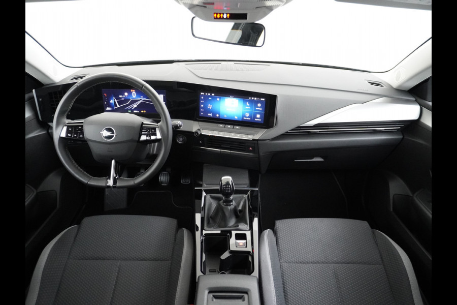 Opel Astra 1.2 T111PK Apple Carplay Navi-App Pure-Panel Virtual Cockpit PDC-v+a Keyless Ecc Led-a+v DAB+ Cruise Control Lmv Lane Assist Mistlamp Led Regensensor Hill Start Assist Rijstrooksensor met correctie Hill hold functie AEB ESPVermoeidheids herkenning Regensensor Verkeersbord detectie Mirror Screen Elektrisch verstelbare en verwarmbare buitenspiegels EURO6.4 Qi-lader Draadloos Orig.NLse auto slechts 35.600km! nieuwprijs € 33.500