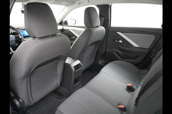 Opel Astra 1.2 T111PK Apple Carplay Navi-App Pure-Panel Virtual Cockpit PDC-v+a Keyless Ecc Led-a+v DAB+ Cruise Control Lmv Lane Assist Mistlamp Led Regensensor Hill Start Assist Rijstrooksensor met correctie Hill hold functie AEB ESPVermoeidheids herkenning Regensensor Verkeersbord detectie Mirror Screen Elektrisch verstelbare en verwarmbare buitenspiegels EURO6.4 Qi-lader Draadloos Orig.NLse auto slechts 35.600km! nieuwprijs € 33.500