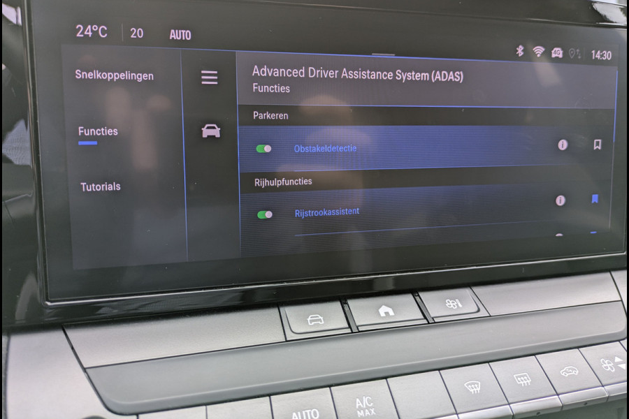 Opel Astra 1.2 T111PK Apple Carplay Navi-App Pure-Panel Virtual Cockpit PDC-v+a Keyless Ecc Led-a+v DAB+ Cruise Control Lmv Lane Assist Mistlamp Led Regensensor Hill Start Assist Rijstrooksensor met correctie Hill hold functie AEB ESPVermoeidheids herkenning Regensensor Verkeersbord detectie Mirror Screen Elektrisch verstelbare en verwarmbare buitenspiegels EURO6.4 Qi-lader Draadloos Orig.NLse auto slechts 35.600km! nieuwprijs € 33.500