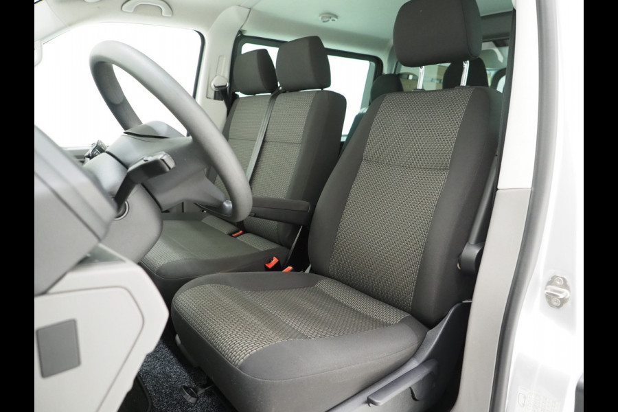 Volkswagen Transporter 2.0 TDI 150PK DC Dubbele Cabine R-Line L2H1 6-Zits | Sidebars | Splitter | Airco | Carplay | Trekhaak