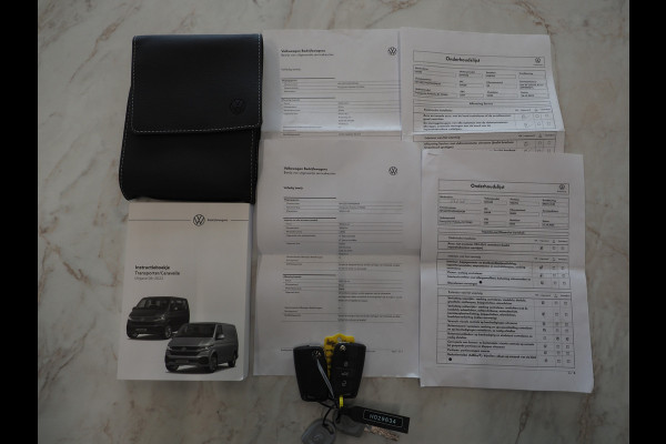 Volkswagen Transporter 2.0 TDI 150PK DC Dubbele Cabine R-Line L2H1 6-Zits | Sidebars | Splitter | Airco | Carplay | Trekhaak