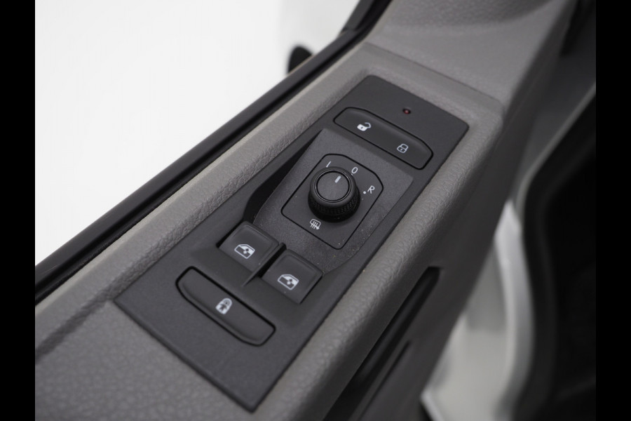 Volkswagen Transporter 2.0 TDI 150PK DC Dubbele Cabine R-Line L2H1 6-Zits | Sidebars | Splitter | Airco | Carplay | Trekhaak